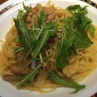 炭火焼イタリアン 海串 ブラーチェ - 本日の500円パスタ☆
                ツナとキノコの和風☆定番のメニューなのですが、いつになくツナのボリューム感がある気がしました☆ハバネロソースをたっぷりかけたら夢中で食べるぐらい激ウマでした( ^ω^ )/