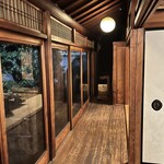 癒しの館　蕎麦処　仙酔庵 - 中庭横の縁側廊下