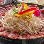 We serve Hokkaido's local specialty, Genghis Khan (Mutton grilled on a hot plate), with a focus on ingredients and cooking.