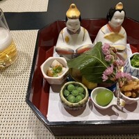 伊万栄 - ビールは以上ですっ！　お雛様の器には鯛の子の煮物　御内裏様にはホタルイカの酢味噌和え　