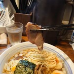 麺屋 悠 - 炙りチャーシューリフト♪