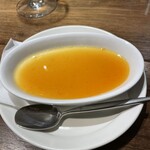 洋食堂 のろ - デザート、“ブラッドオレンジのプリン”。効いてます。しっかりとオレンジの風味が！見た目美しく味わい意外としっかり。締めにピッタリのデザートです。