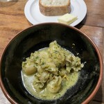 洋食堂 のろ - “イタヤ貝のブルギニヨンバターソース”。コリコリシコシコとした食感の貝を決してひつこく無いバターソースで。意外とサッパリ、これ京風です！