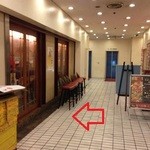 四ツ谷酒場 チムニー - 201402　チムニー　お店まわり⇒突き当たり左手が、階段