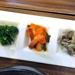 コッテジ - 「参鶏湯コッテジセット」のおかず３種盛り（２０１４年２月）