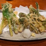 東京 土山人 - 春の山菜天ぷら盛り合わせ2,300円