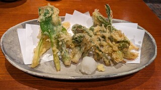 東京 土山人 - 春の山菜天ぷら盛り合わせ2,300円