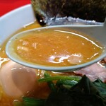 横浜家系ラーメン 黄金家 - 出汁感強いスープ