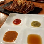 スタンドシャン食 -Tokyo赤坂見附- Champagne & GYOZA BAR - 