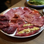 神保焼肉料理店 - 