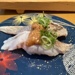 Sushi Yuukan - 真鯵の奇跡の味噌炙り　341円　しゃり少なめ