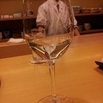 懐石料理 はし本 - Riedel でのむ「呼友」。八寸までが美味しいそうです。ワイングラスの方が、ドライさと香りを楽しめるそうです