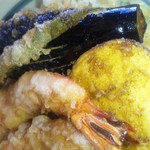 エビはじめ食材は丁寧な仕事が施されています