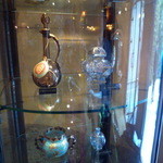 八王子うかい亭 - コレクションケースがそこかしこに