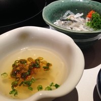 ふぐ好 北新地店 - つきだしの、煮こごりと河豚皮湯引き♪