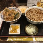 味奈登庵 - 春季限定　
            ホタルイカと春野菜のかき揚げ店とセット（温かいそば）！