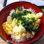 うしお - ニラ玉丼