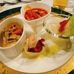 レストラン・ラ・ベルビュー - ・カジョス・新玉葱と生ハムのマリネ・タコのガルシア風ピンチョス・ムール貝と小海老のアヒージョ