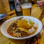 立飲み たきおか - 牛煮込み400円、これは美味しいね！牛すじ肉がもうトロットロに柔らかくて、旨みたっぷり、醤油ベースのちょいピリ辛な味付けだよ！