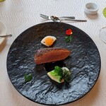 Premier - メイン料理は魚、肉から好きな物を選べる。