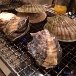 かき小屋 - 焼き牡蠣とホタテ
