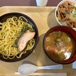 Eat it! - 魚介醤油豚骨つけ麺と豚スタミナ小丼