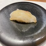 凡 - お寿司のネタで1番好きな真鯛が1番に提供〜