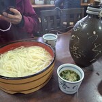 釜あげうどん 長田 in 香の香 - 釜あげうどん(特大)。つけ汁は特大なら２つもらえる。