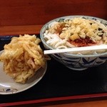 麺処 綿谷 - 冷かけうどん（大）と、かき揚げ天ぷら
