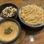 下品なぐらいダシのうまいラーメン屋 - 
