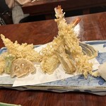Warakuan - 天ぷら盛り合わせ（海老2尾、あなご、ごぼう、なす、蓮根、舞茸、たらの芽）