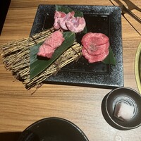 中目黒焼肉 登牛門 - 
