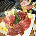 黒毛和牛焼肉 凱旋門 - 堪能コース 4290円
            （アプリの会員クーポンで3520円）