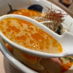 浅草名代らーめん 与ろゐ屋 - やんわりとした辛さがいいですね