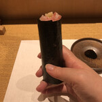 鮓 きずな - トロたく巻き　目の前でたたいて作ったトロにネギとたくあんを巻いて。海苔が普通と違うパリパリ感