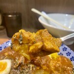 ヌードル＆スパイスカレー 今日の1番 - キーマとチキンのあいがけ、チキンあっぷ