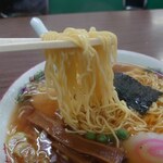 食堂 多万里 - いかにも食堂チックな麺です