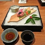 すみや亀峰菴 - ふぐぶつ焙り　鮪
      　　　　　　紅芯大根　穂じそ　水前寺海苔