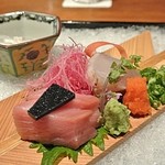 すみや亀峰菴 - ふぐぶつ焙り　鮪
      　　　　　　紅芯大根　穂じそ　水前寺海苔