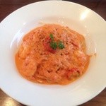 ベーカリーキッチン ラッグルッピ 大手門店 - エビとトマトのクリームパスタ