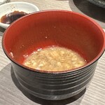 Koshitsu Izakaya Enpa - 締めのあら汁。小さいお椀に少量。料亭でしょうか。