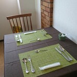 BALInese Restaurant BUNGA LOTUS - こちらのテーブル席に座りました(^^)v