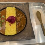 ピワン - チキンカレーとエビカレーの2種盛りカレー