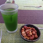 BALInese Restaurant BUNGA LOTUS - ウェルカムドリンク ほうれん草の健康茶・付きだし 豆菓子 catan