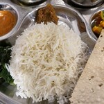 ミニ・ネパール Dining&Bar - バスマティライス、サーグ、アチャール、パパド、生野菜