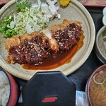 たいこう - 味噌カツです！丼も、定食も小鉢の奴と香物付く！