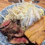 ラーメン燈郎 - 特製つけ麺中盛り牛肉ステーキトッピング