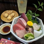 魚鈴 - お造り盛り合わせ(金額不明)、突出し(ちく天)