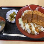 道の駅 京丹波 味夢の里 - デミカツ丼大盛り1070円。