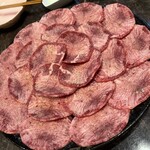 炭火焼肉徳重 - 